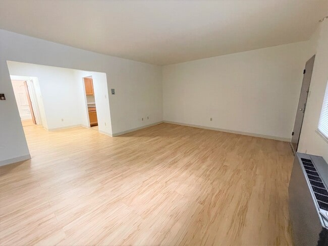 Foto del edificio - 6350 Forward Ave