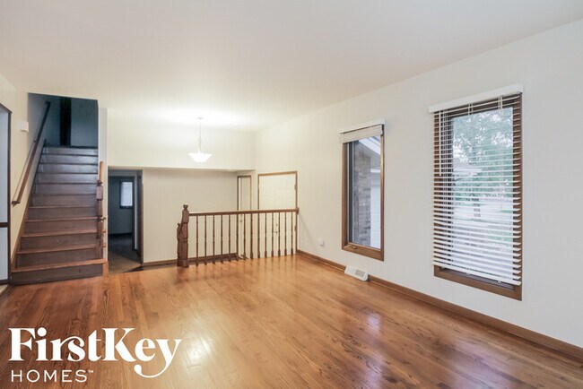 Foto del edificio - 16836 Clyde Ave