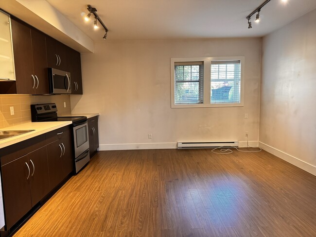 Building Photo - 417-417 Vancouver St