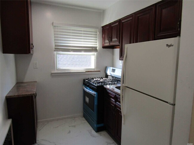 Foto del edificio - 77-10 252nd St