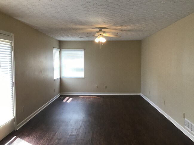 Building Photo - 7366 Murrayfield Drive