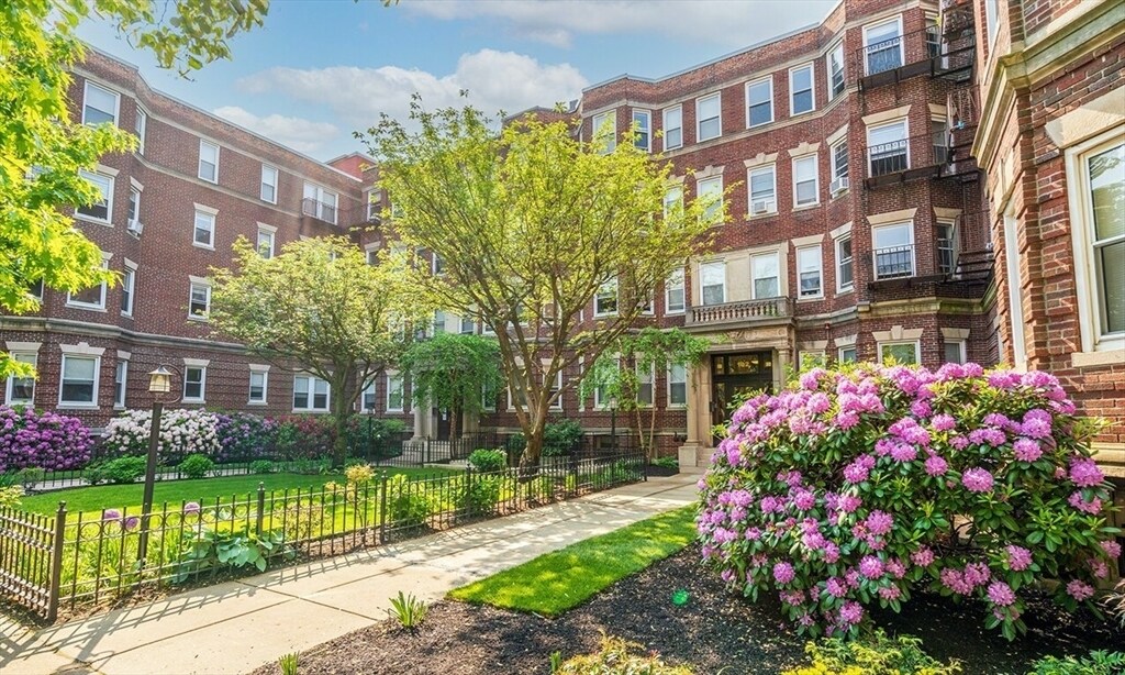 Primary Photo - 106 Queensberry St