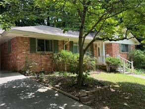 Building Photo - 1057 Latham Rd