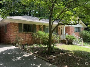 Building Photo - 1057 Latham Rd