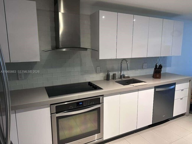 Building Photo - 1600 NE 1st Ave