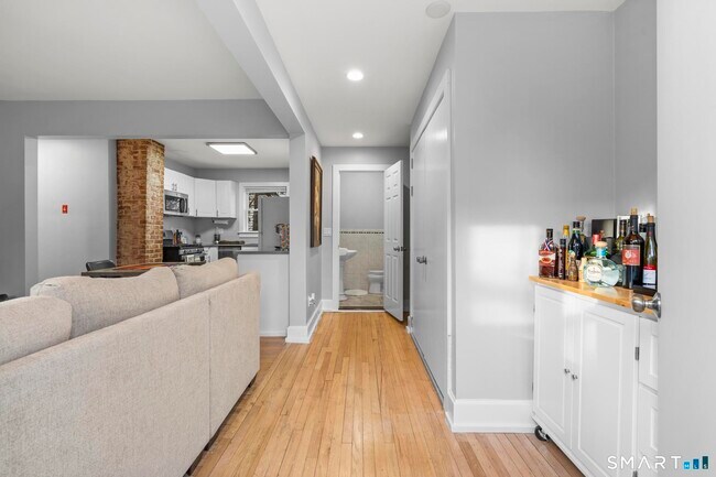 Building Photo - 7 Willowbrook Pl