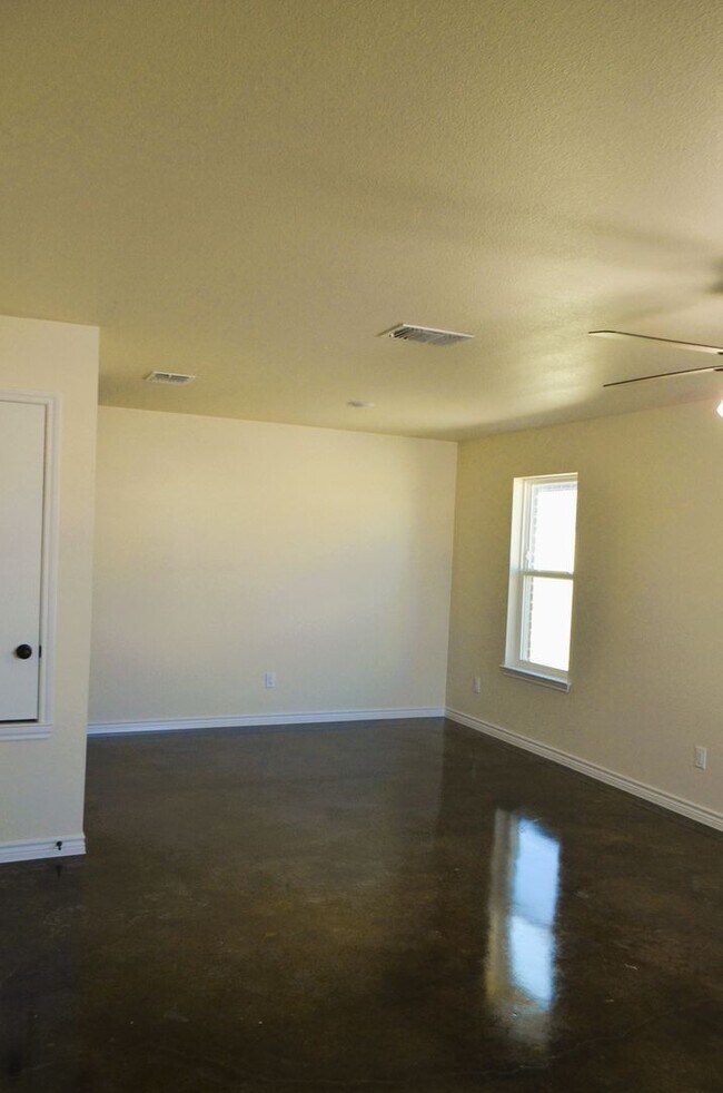 Building Photo - 1001 Cline Dr