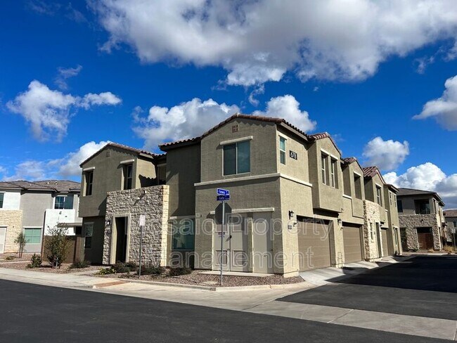 Foto del edificio - 678 E Furness Dr