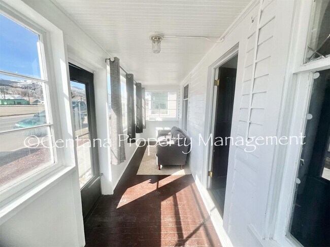 Foto del edificio - Quaint 1 bedroom house in Anaconda!