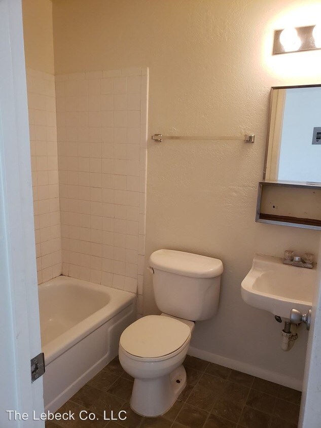 Building Photo - 2104 Lead Ave SE