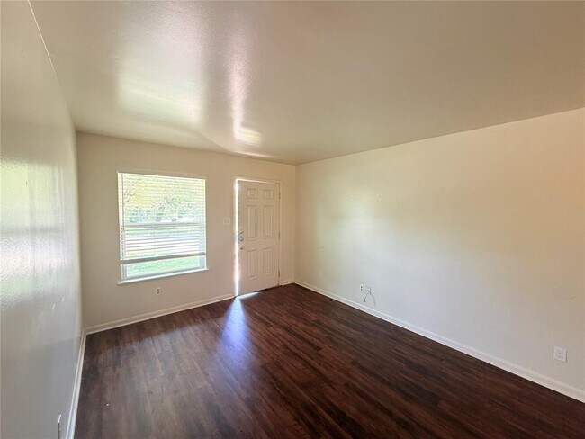 Building Photo - 8701 Parkfield Dr