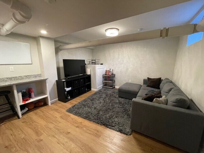 Foto del edificio - 5 BED LISTING IN ALLSTON