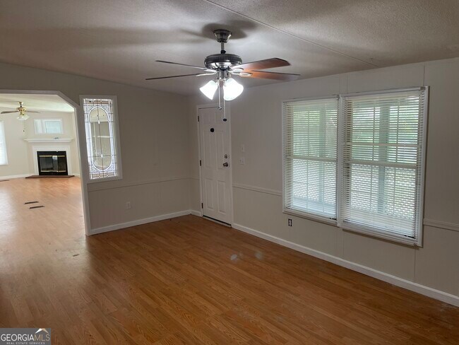 Foto del edificio - 1640 Yarbrough Rd NE