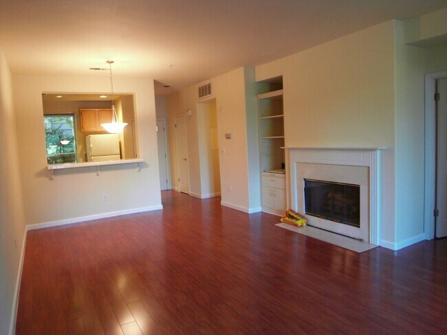 Living room - 905 Sunrose Ter