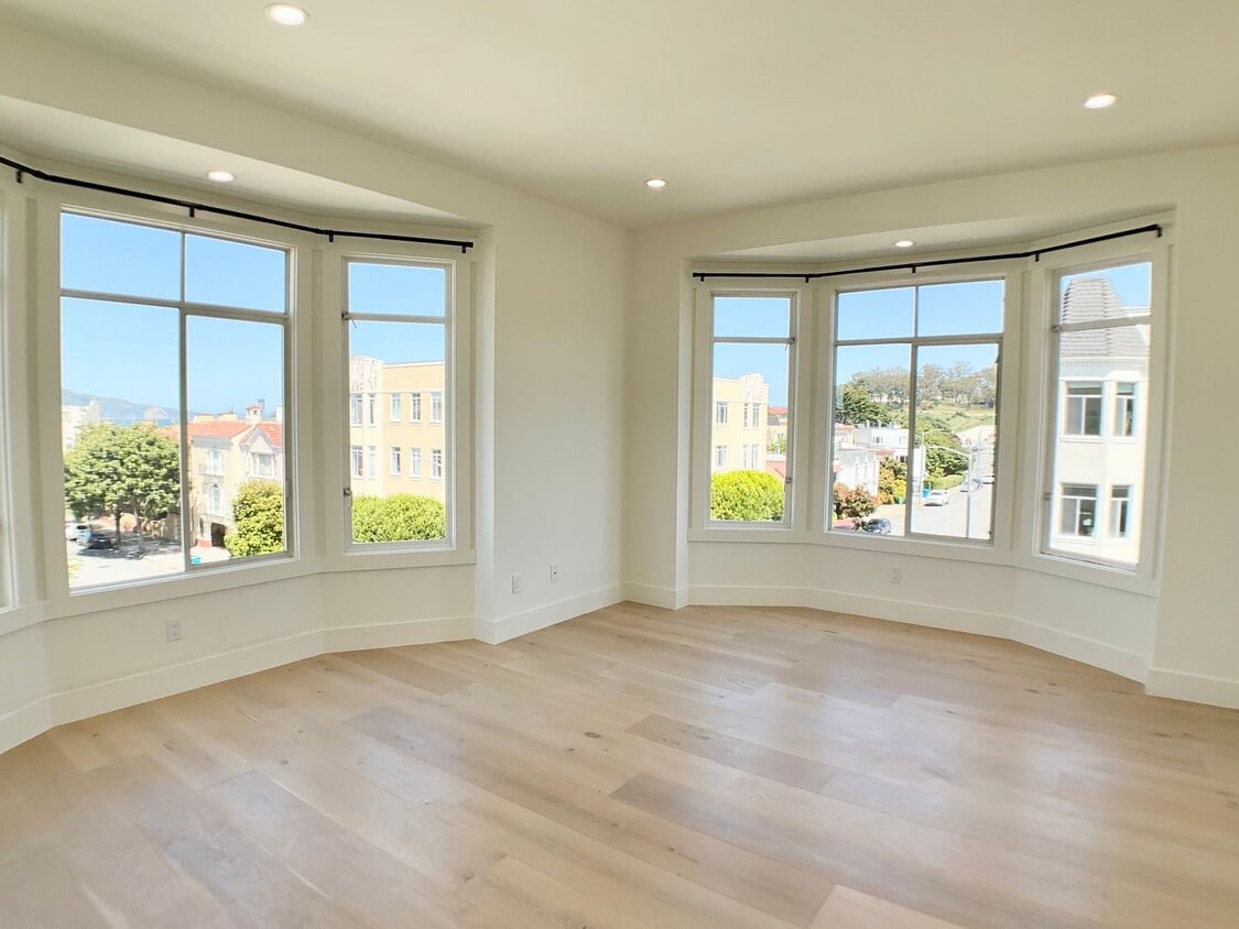 Foto principal - Alcatraz Views! Top Floor, REMODELED 2/1. ...