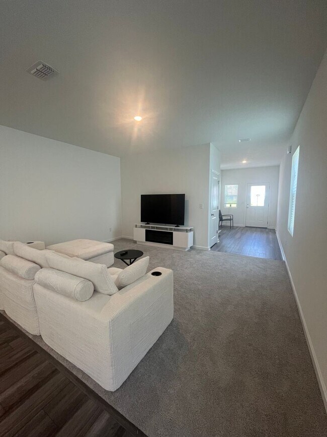 Building Photo - Beautiful brand-new 3-bedroom, 2-bath home located in a desirable new community!