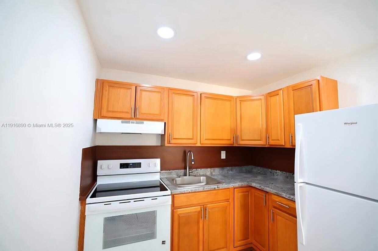 Foto principal - 16117 NE 19th Ct