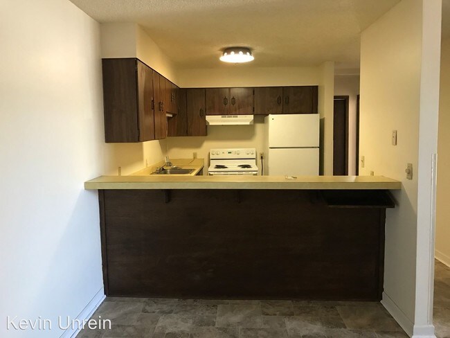 Building Photo - 1515 Club House Dr