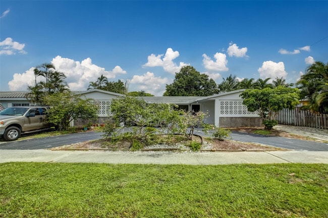 Foto del edificio - 2155 NE 56th Ct