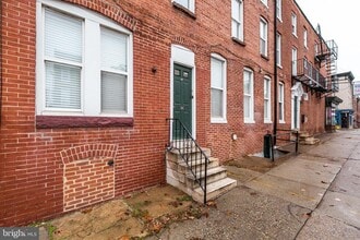 Building Photo - 1458 Riverside Ave