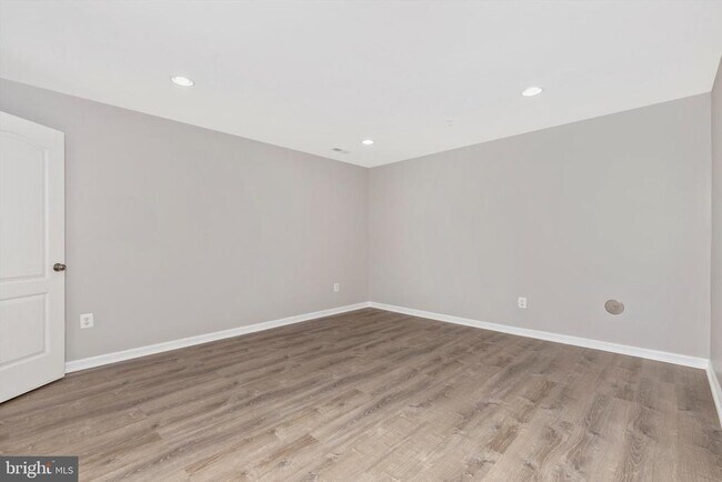 Building Photo - 6226 Newport Pl