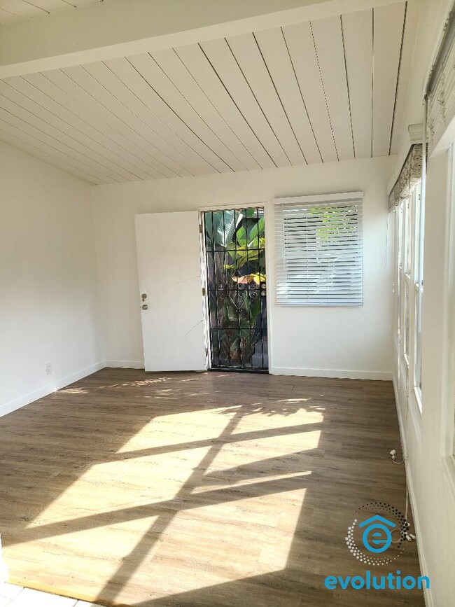 Building Photo - 4323-4333 Gresham St - 1405 Grand Ave