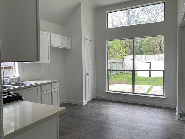 Foto del edificio - 1814 Wilshire Park Dr