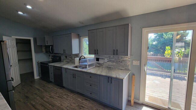 Building Photo - 1107 SE Chaparal Dr
