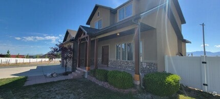 Building Photo - 1031 W Fox Cir