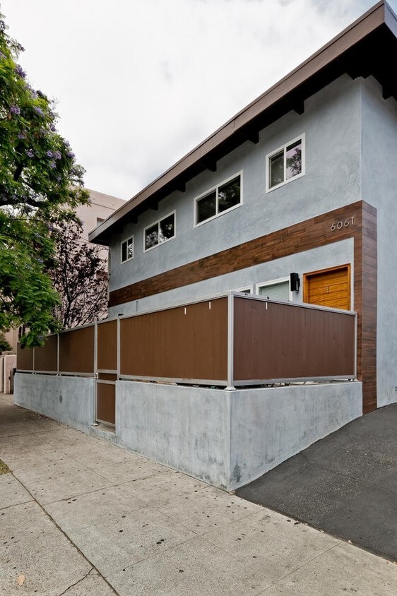 Primary Photo - 6061 Franklin Ave
