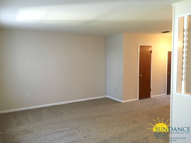 Foto del edificio - Great 3 Bedroom Townhouse in Shalimar