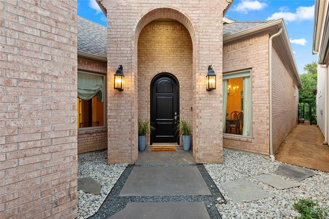 Foto del edificio - 14028 Falls Creek Ct