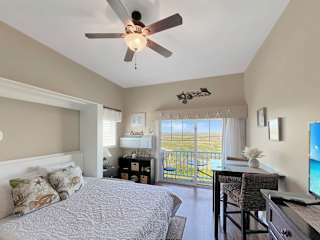 Foto del edificio - Make this charming studio with marsh views...