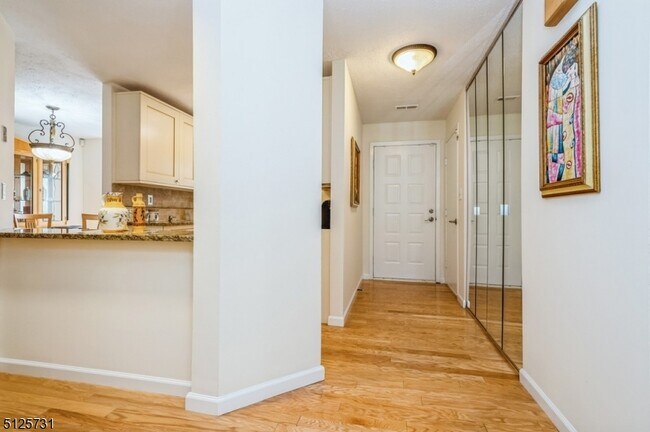 Building Photo - 67 Carriage Pl