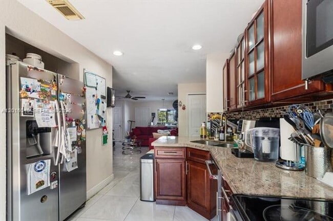 Foto del edificio - 5605 NW 109th Ave