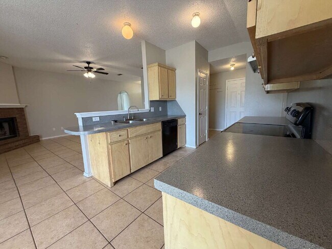 Building Photo - "Spacious 3-Bedroom Haven with 2 Full Baths – 1,592 Sq Ft of Comfort in Lubbock!"
