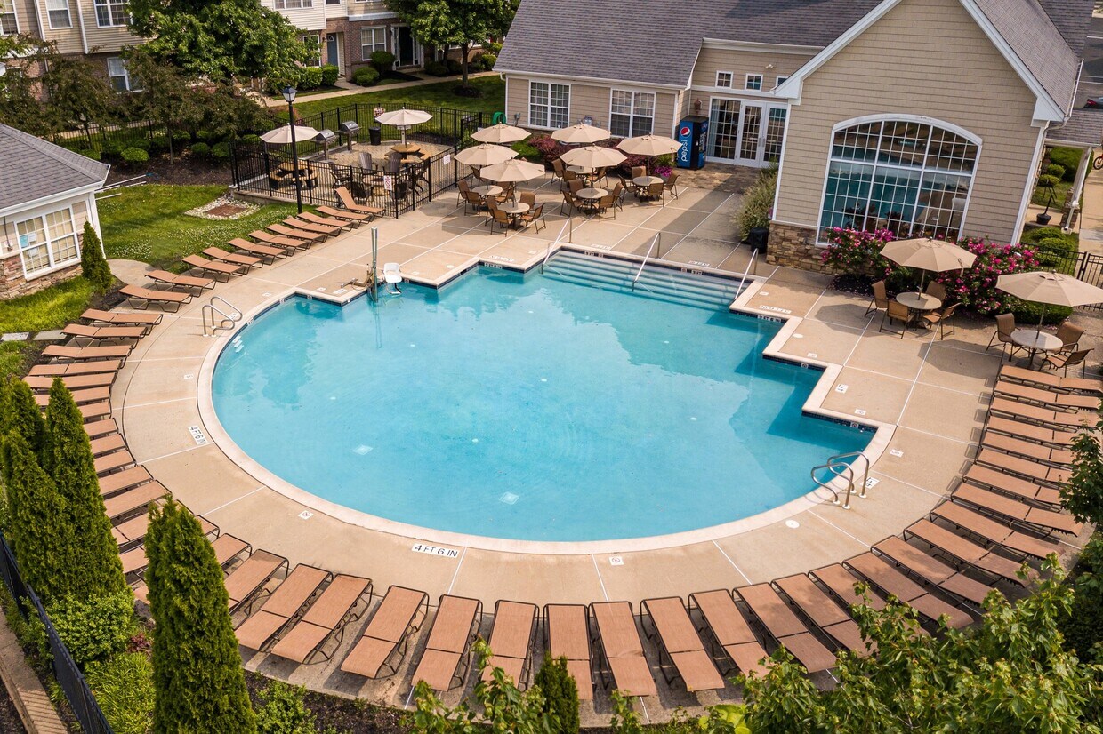 Camelot at LaMer Apartments in Parlin, NJ