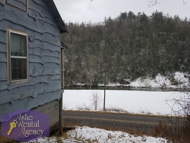 Building Photo - Charming 2 Bedroom 1 Bathroom Cottage By t...