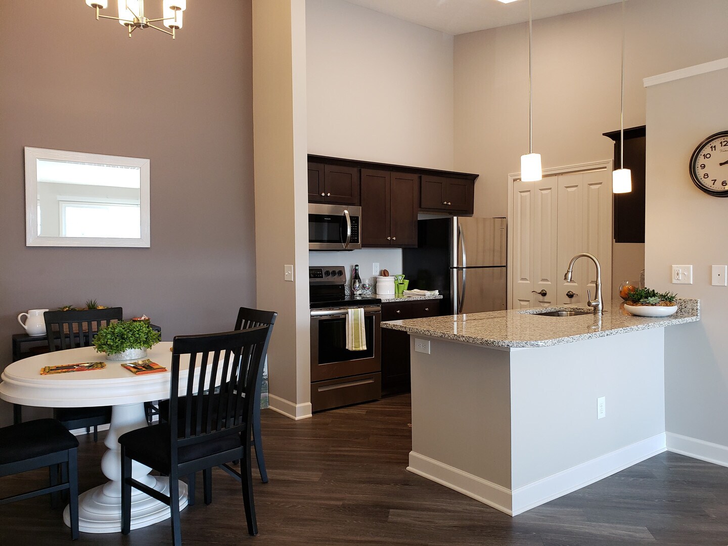 The Shire – The Birch Suite! Luxury Apartment Home with Pri...