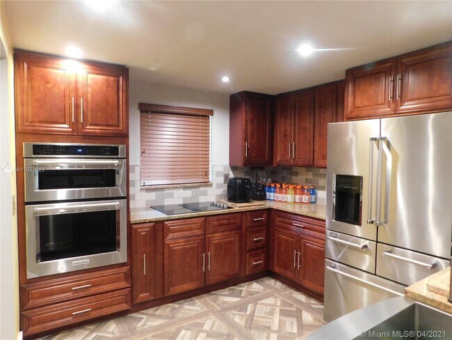Foto del edificio - 20601 NW 15th Ave