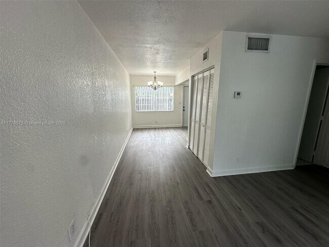 Foto del edificio - 829 NW 46th Ave