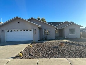 Building Photo - 104 Park Cir