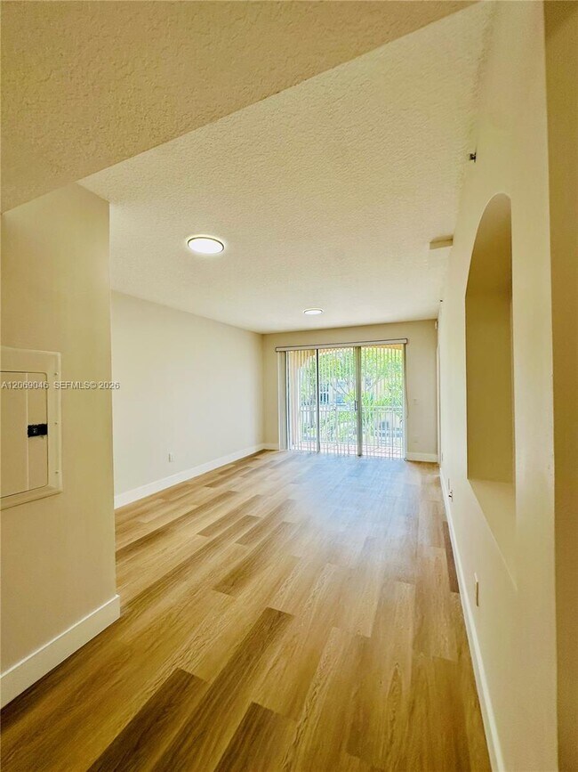 Foto del edificio - 6560 NW 114th Ave