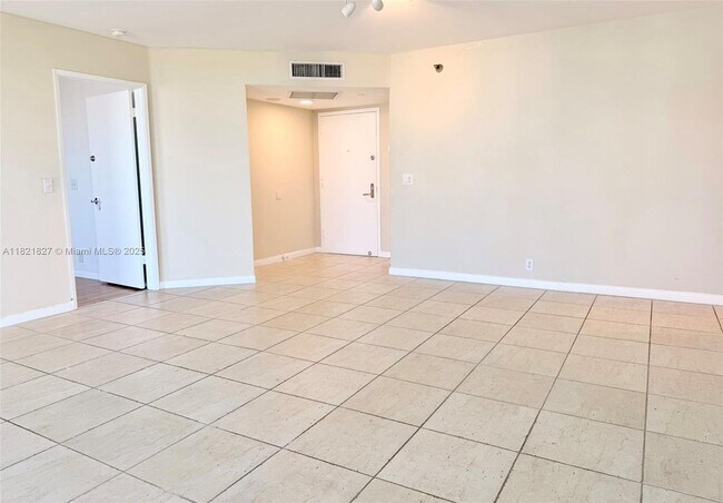 Foto del edificio - 3300 NE 191st St