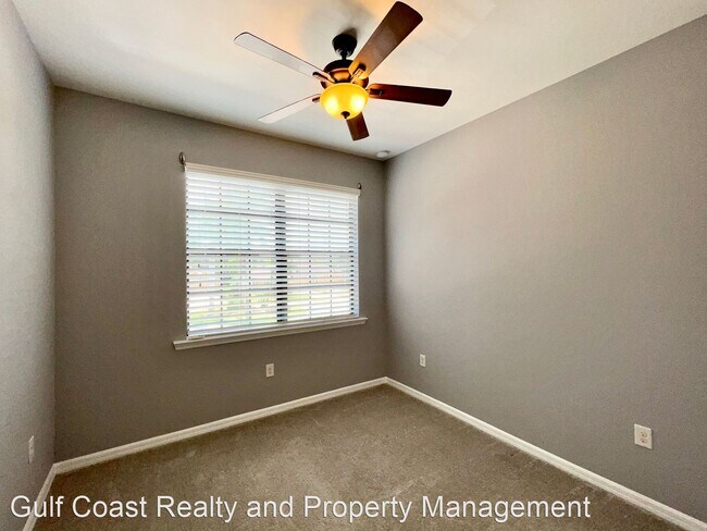 Building Photo - 3 br, 2 bath House - 3702 Pino Vista Way #4