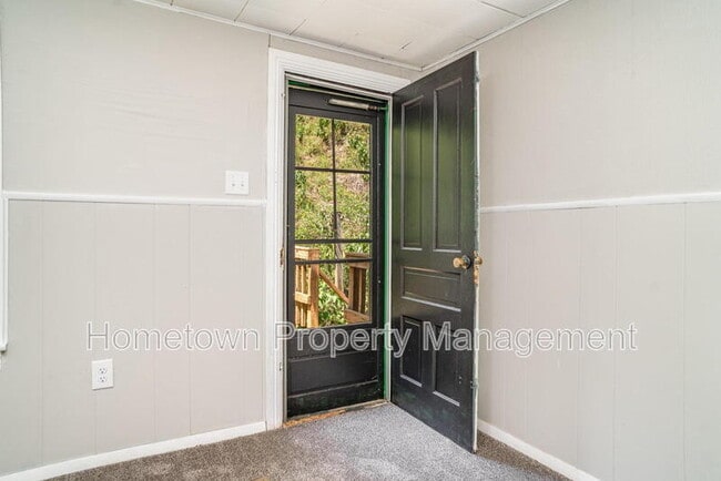 Building Photo - 801 Mohn St