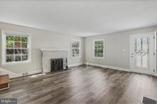 Building Photo - 506 Hogestown Rd
