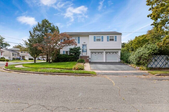 Building Photo - 2310 Desisto Dr