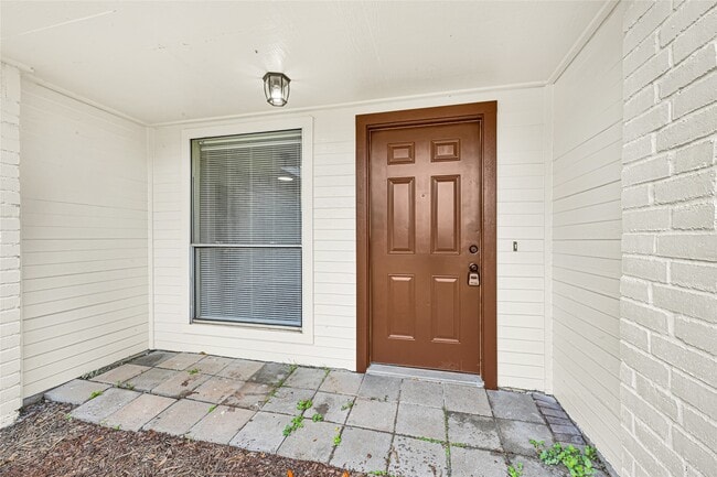 Building Photo - 1806 Settlers Ct