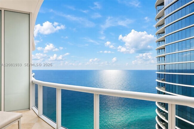 Building Photo - 15811 Collins Ave